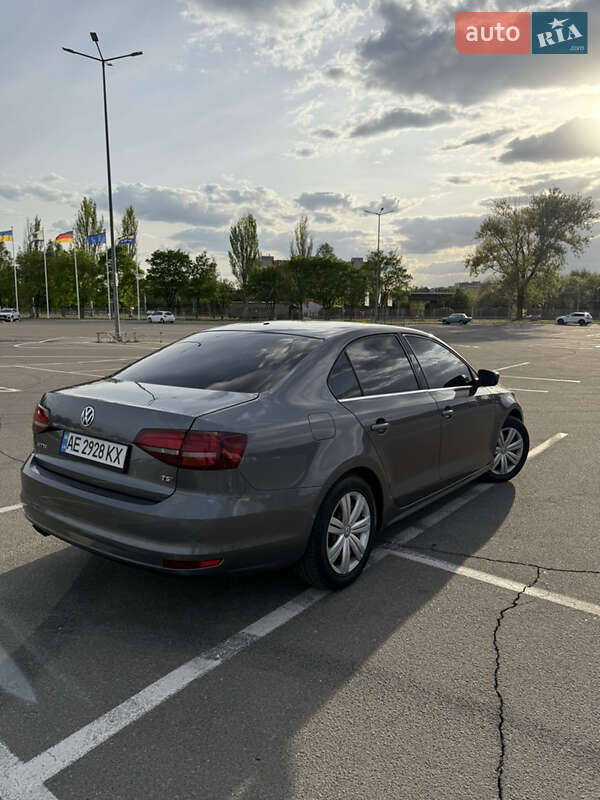 Седан Volkswagen Jetta 2017 в Днепре