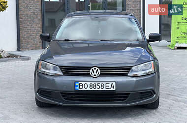 Седан Volkswagen Jetta 2013 в 