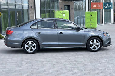 Седан Volkswagen Jetta 2013 в 