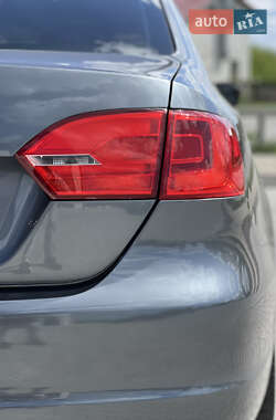 Седан Volkswagen Jetta 2013 в 