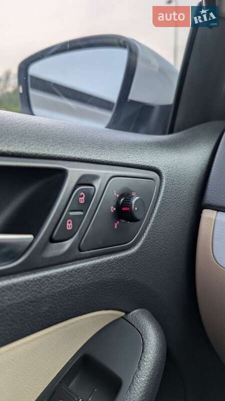 Седан Volkswagen Jetta 2011 в Львове