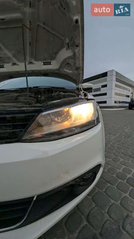Седан Volkswagen Jetta 2011 в Львове