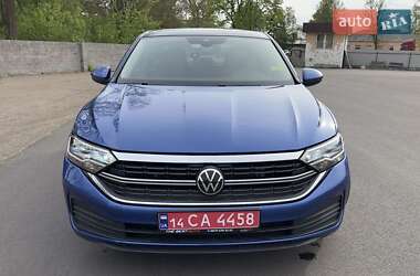Седан Volkswagen Jetta 2023 в 