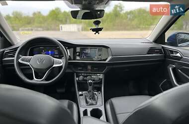 Седан Volkswagen Jetta 2023 в 