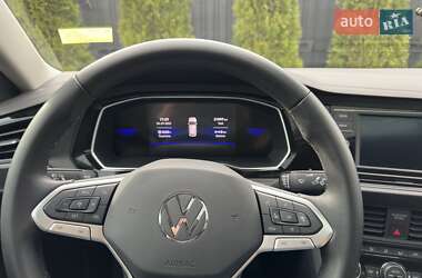 Седан Volkswagen Jetta 2023 в 