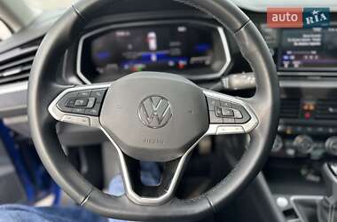 Седан Volkswagen Jetta 2023 в 