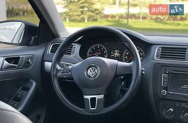 Седан Volkswagen Jetta 2013 в 