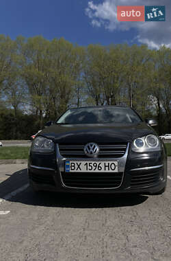 Седан Volkswagen Jetta 2010 в 