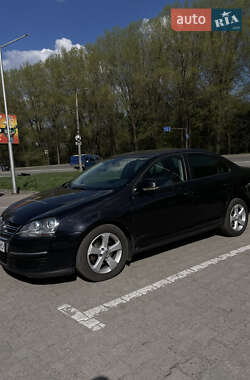 Седан Volkswagen Jetta 2010 в 