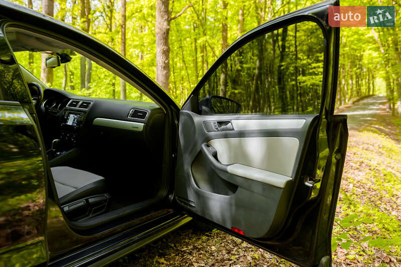 Седан Volkswagen Jetta 2015 в Луцке