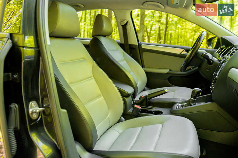 Седан Volkswagen Jetta 2015 в Луцке