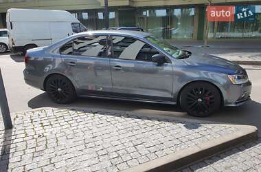 Седан Volkswagen Jetta 2016 в 