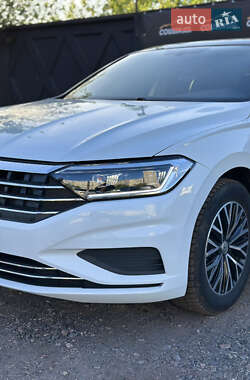 Седан Volkswagen Jetta 2018 в 