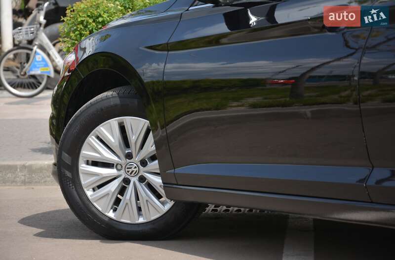 Седан Volkswagen Jetta 2018 в Киеве