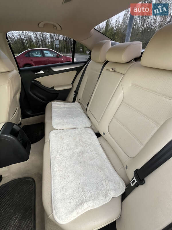 Седан Volkswagen Jetta 2014 в Киеве