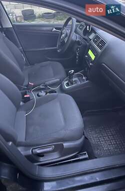 Седан Volkswagen Jetta 2013 в 