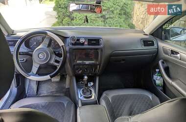 Седан Volkswagen Jetta 2013 в 