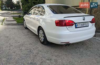 Седан Volkswagen Jetta 2013 в 