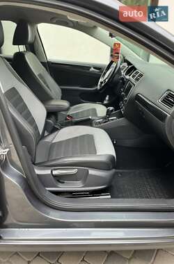 Седан Volkswagen Jetta 2016 в 