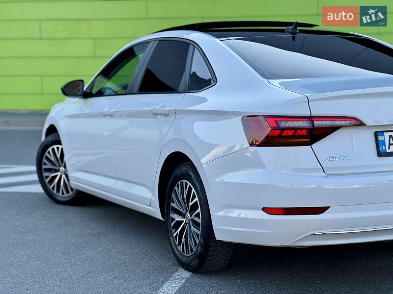 Седан Volkswagen Jetta 2018 в Києві