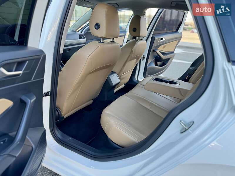 Седан Volkswagen Jetta 2018 в Києві