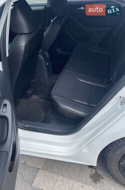 Седан Volkswagen Jetta 2015 в 