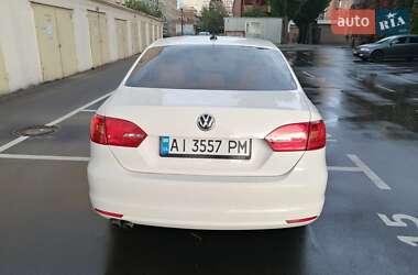 Седан Volkswagen Jetta 2013 в 