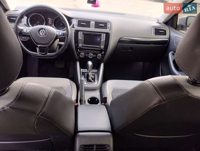 Седан Volkswagen Jetta 2016 в Запоріжжі