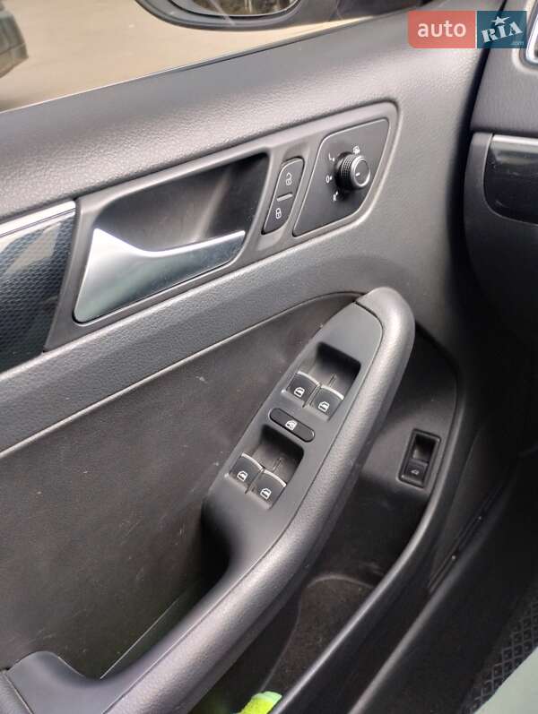 Седан Volkswagen Jetta 2016 в Запоріжжі