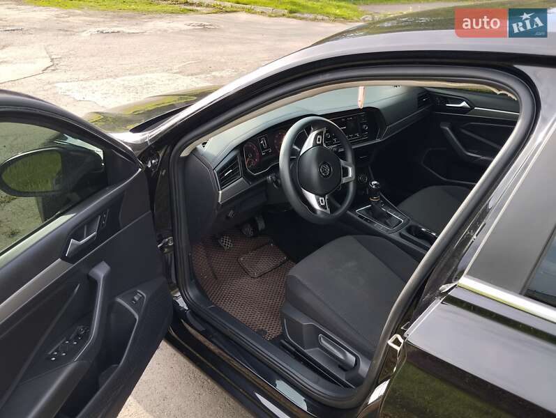 Седан Volkswagen Jetta 2019 в Луцке