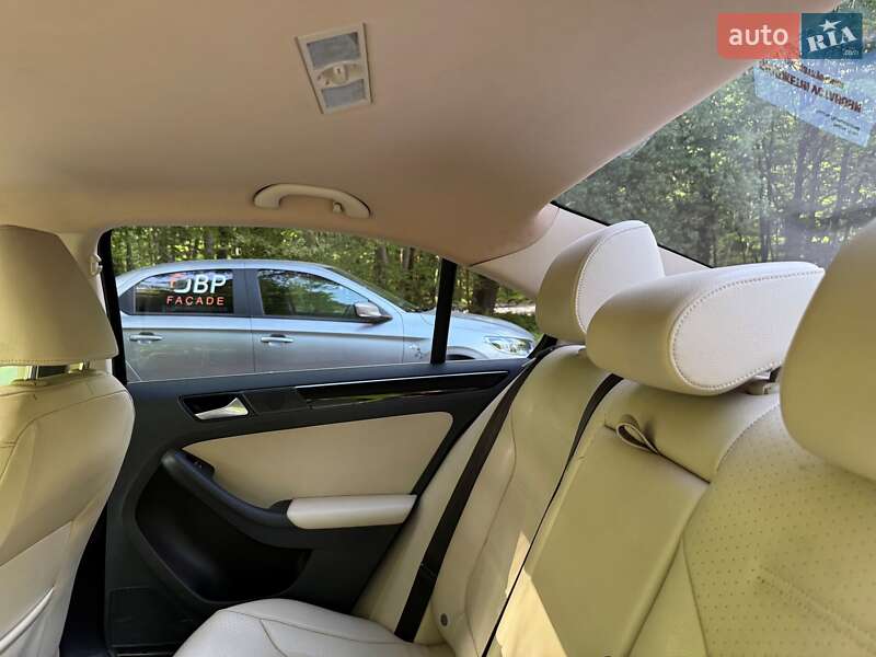 Седан Volkswagen Jetta 2017 в Львові