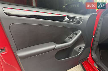 Седан Volkswagen Jetta 2014 в 