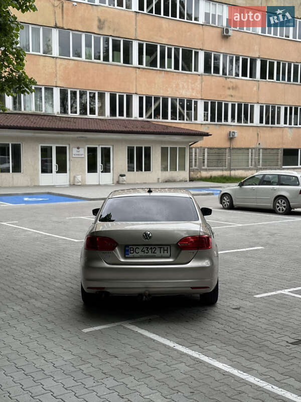 Седан Volkswagen Jetta 2012 в Львове