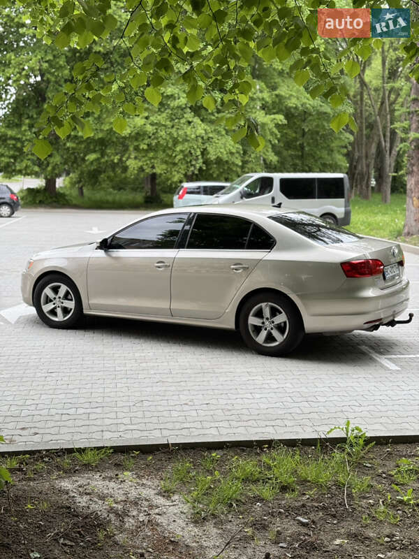 Седан Volkswagen Jetta 2012 в Львове