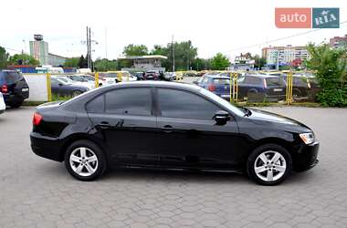 Седан Volkswagen Jetta 2012 в 