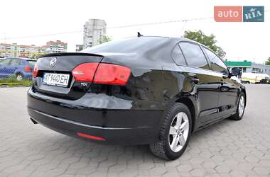 Седан Volkswagen Jetta 2012 в 