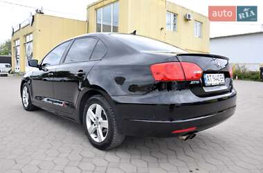 Седан Volkswagen Jetta 2012 в 