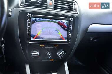 Седан Volkswagen Jetta 2012 в 