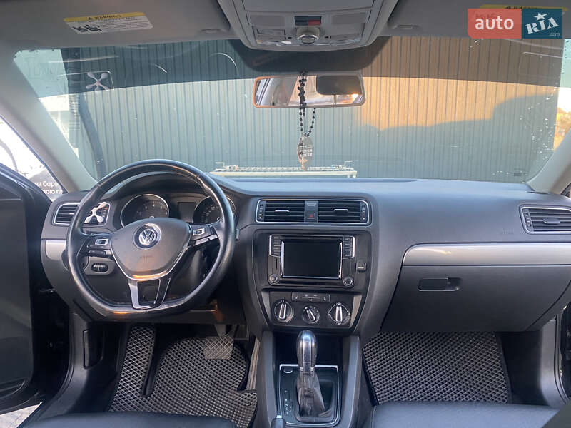 Седан Volkswagen Jetta 2016 в Буську