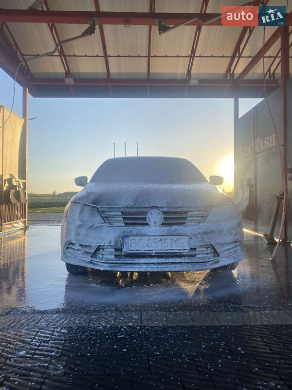 Седан Volkswagen Jetta 2016 в Буську