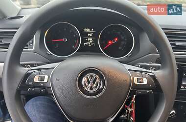 Седан Volkswagen Jetta 2016 в 