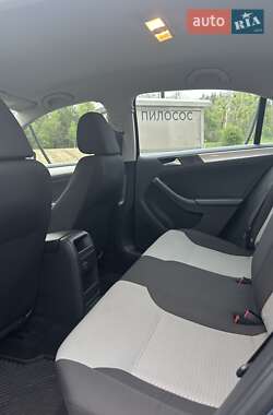 Седан Volkswagen Jetta 2016 в 