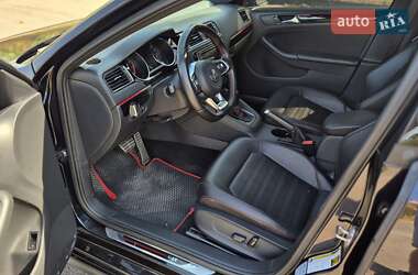 Седан Volkswagen Jetta 2017 в 