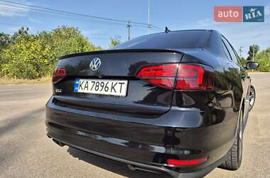 Седан Volkswagen Jetta 2017 в 