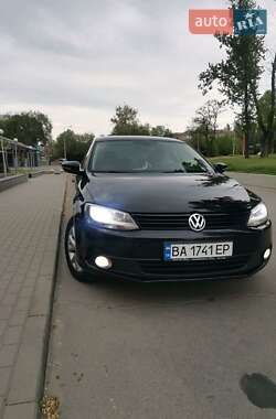 Седан Volkswagen Jetta 2013 в 