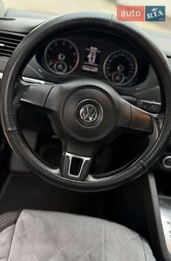 Седан Volkswagen Jetta 2013 в 