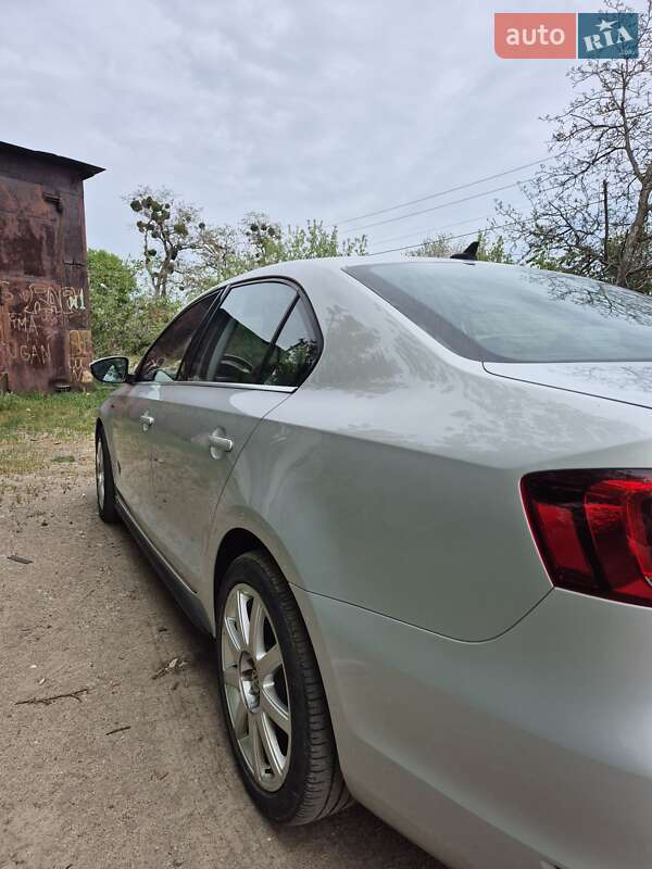 Седан Volkswagen Jetta 2012 в Харькове