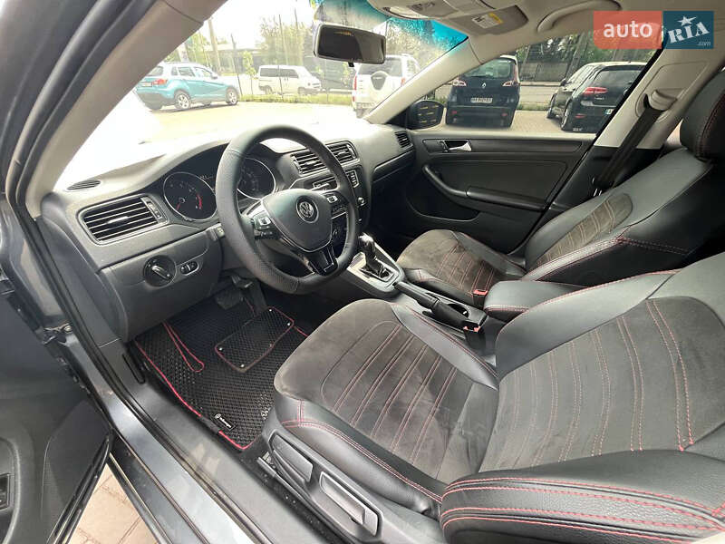 Седан Volkswagen Jetta 2016 в Кривому Розі