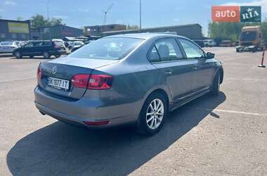 Седан Volkswagen Jetta 2013 в 