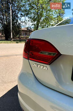 Седан Volkswagen Jetta 2013 в 